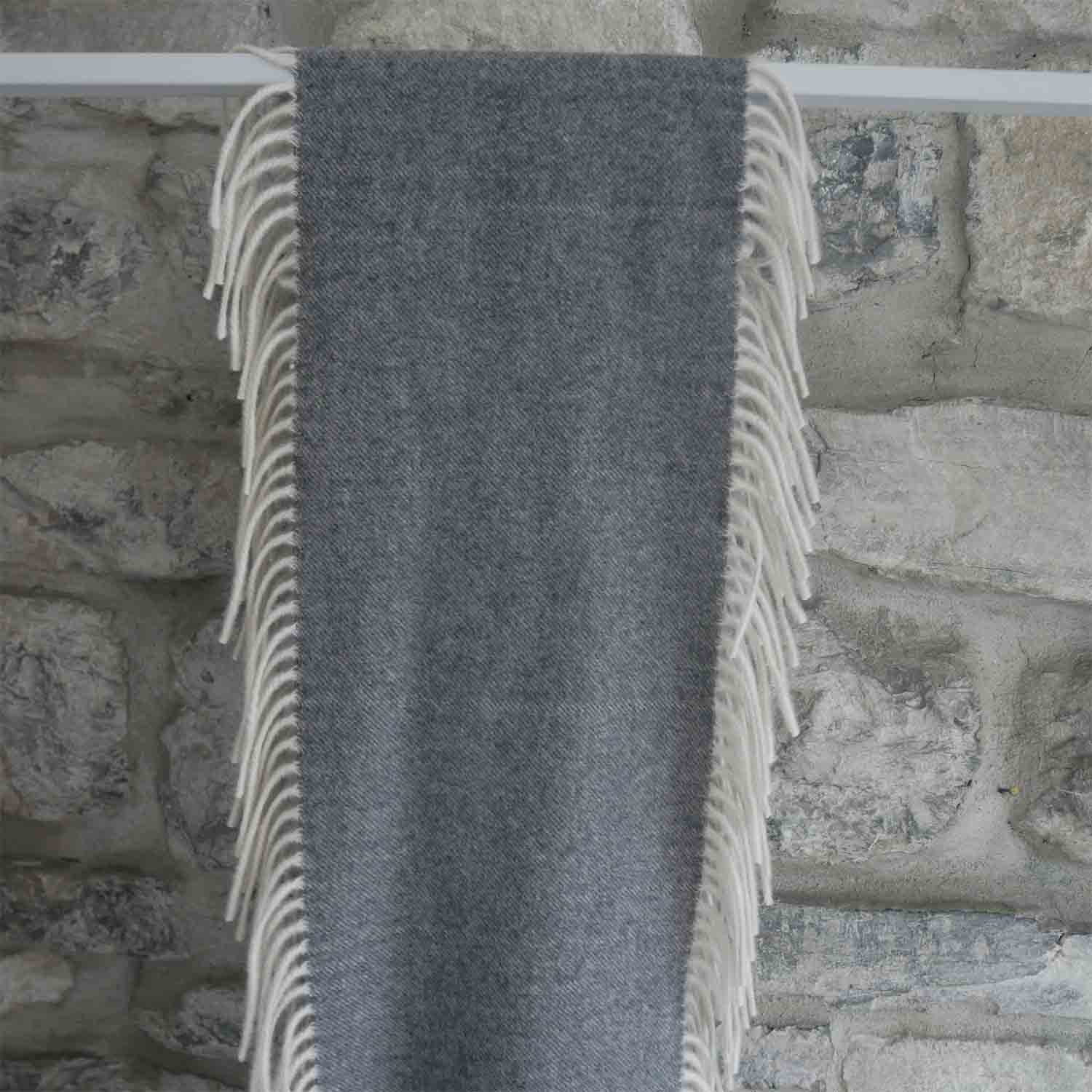 Sciarpa in cashmere con frange