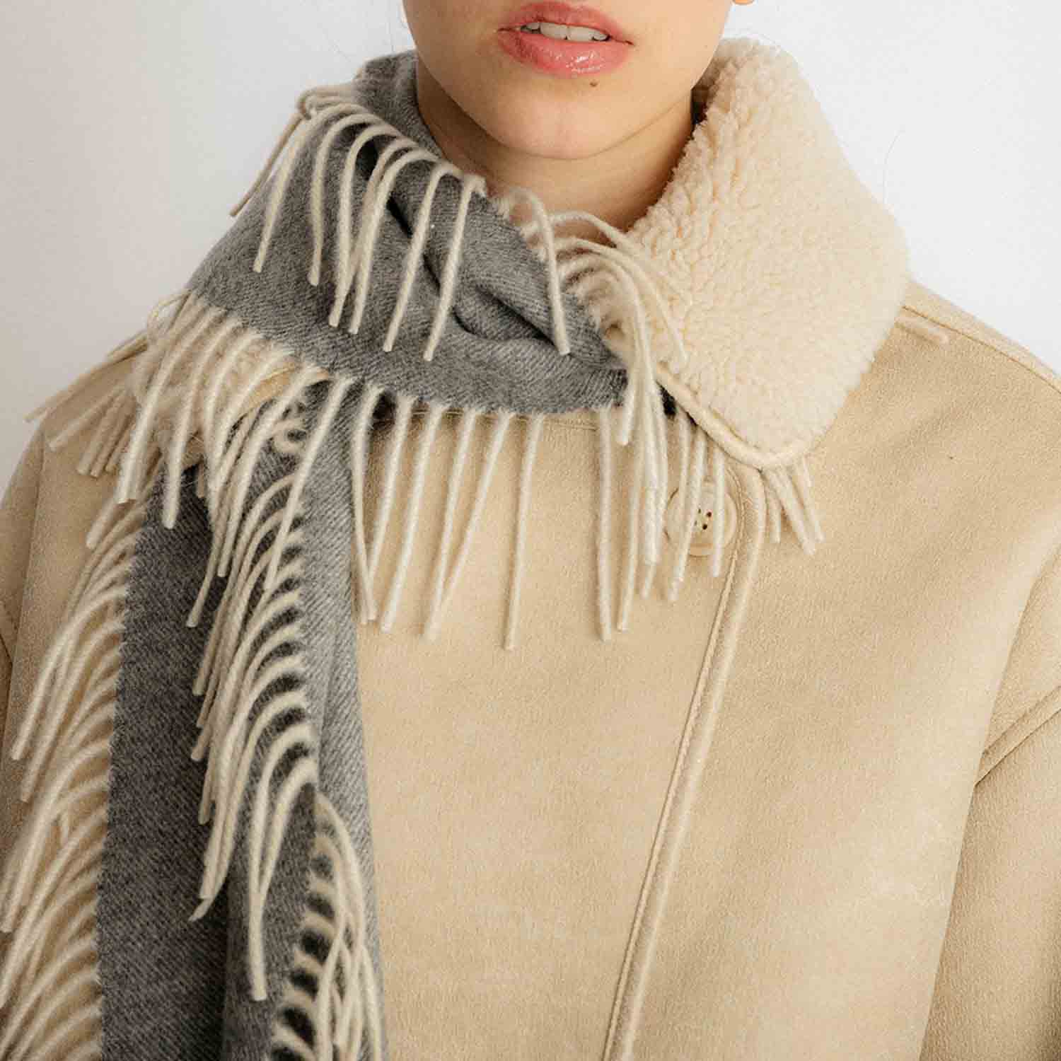 Sciarpa in cashmere con frange